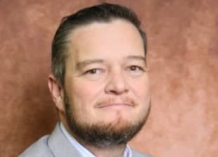 Portrait of Cllr Hennie Roux